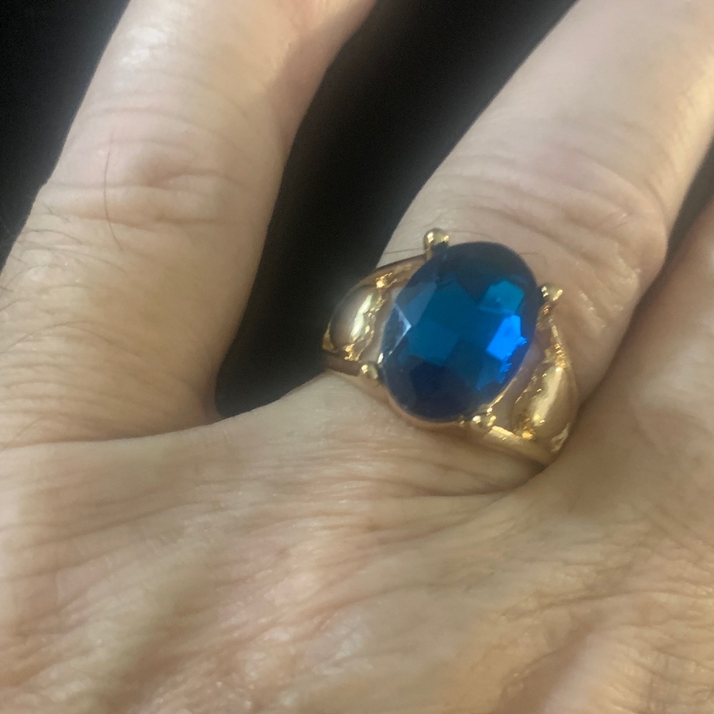 Elegant Blue and Gold Women's Ring